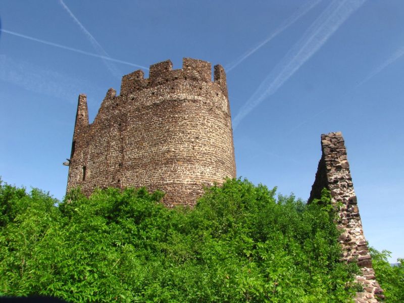 Le suggestive rovine di castel Leuchtenburg, che sovrasta il lago di Caldaro