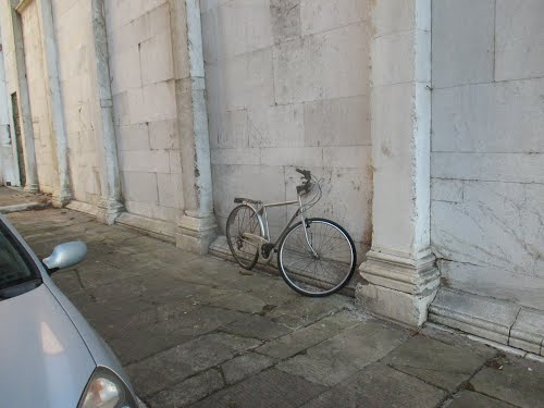 Bici abbandonata in Vicolo Tommasi b.jpg