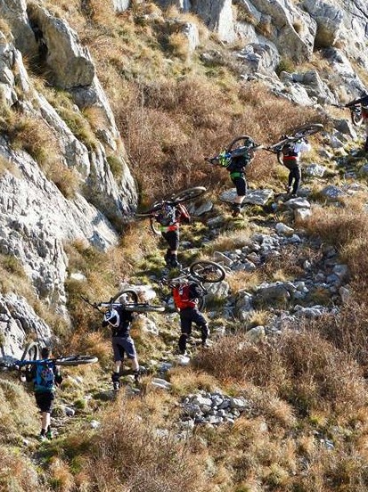 Col peso della e_bike certi passaggi, tipo questo, ti saranno resi molto difficoltosi se non impossibili.