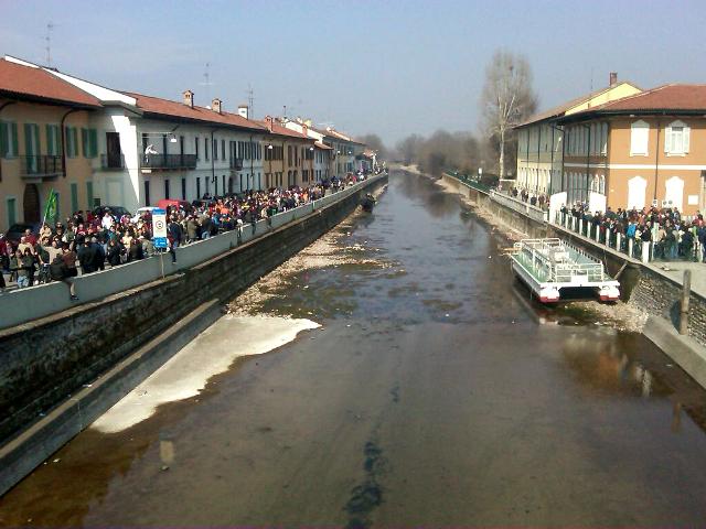 Il naviglio in secca ma le sponde erano  in &quot;piena&quot;